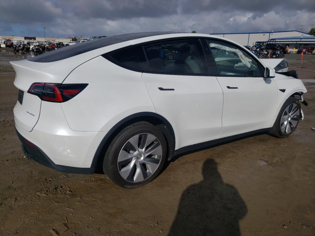 Photo 2 VIN: 7SAYGDEE8PA141596 - TESLA MODEL Y 