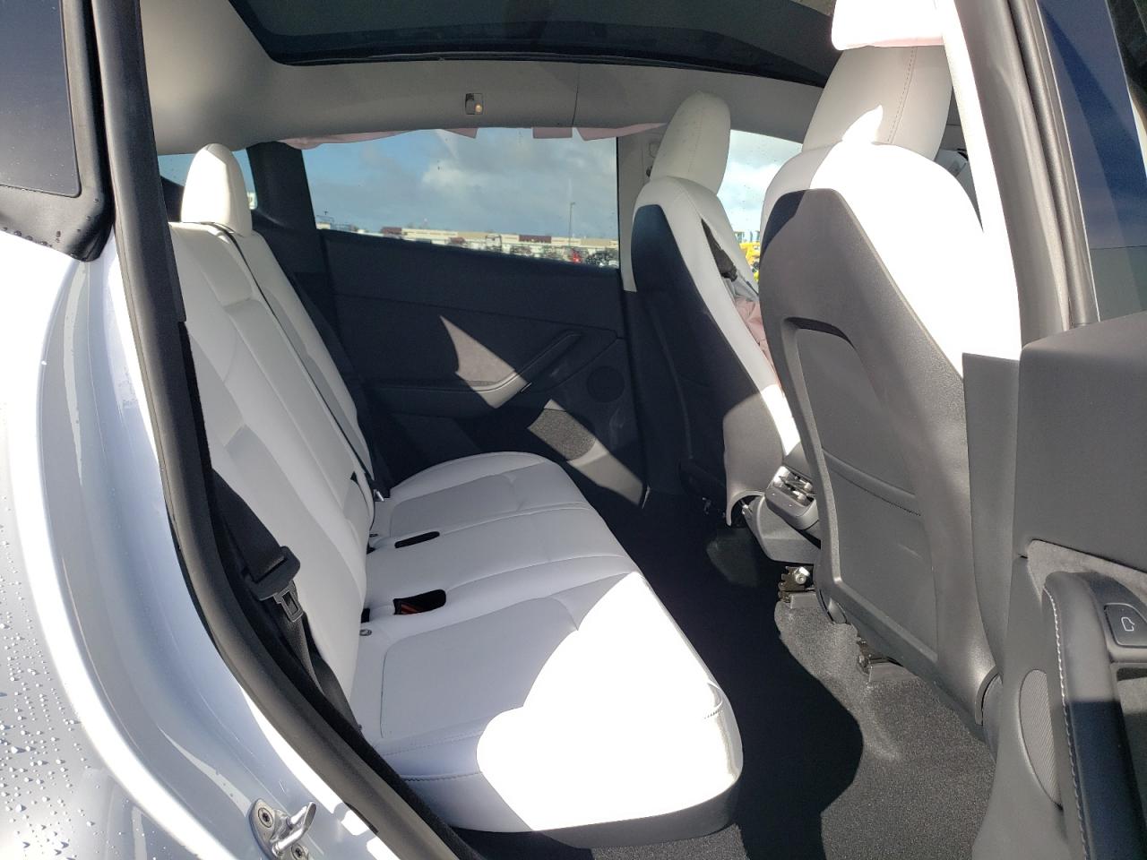 Photo 9 VIN: 7SAYGDEE8PA141596 - TESLA MODEL Y 