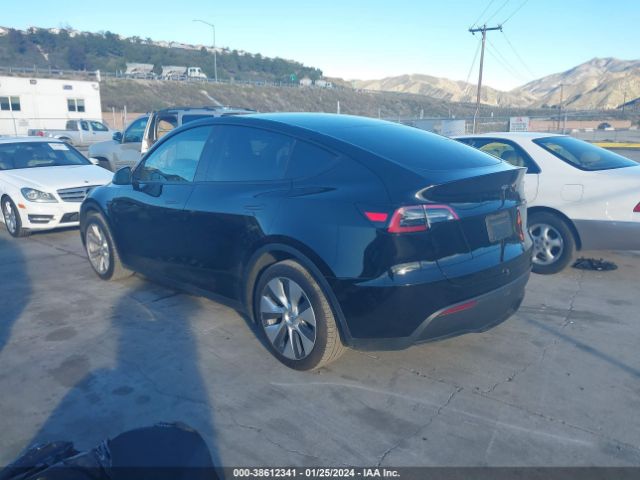 Photo 2 VIN: 7SAYGDEE8PA166708 - TESLA MODEL Y 