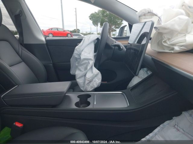 Photo 4 VIN: 7SAYGDEE8PA179376 - TESLA MODEL Y 