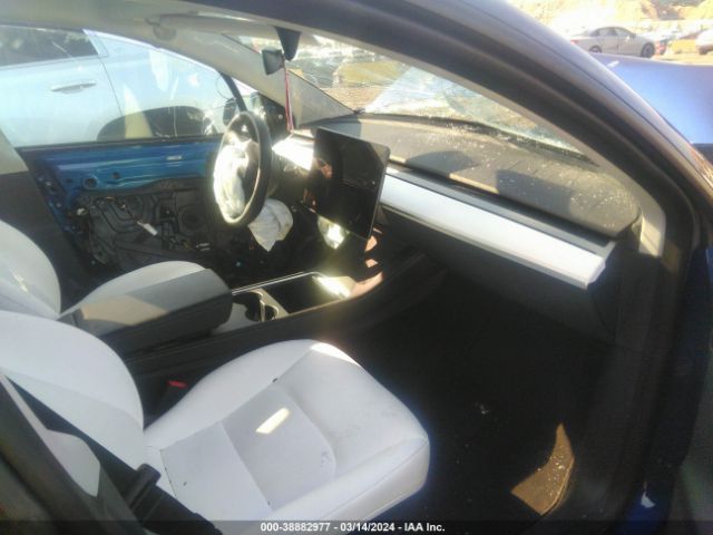 Photo 4 VIN: 7SAYGDEE8PF616537 - TESLA MODEL Y 