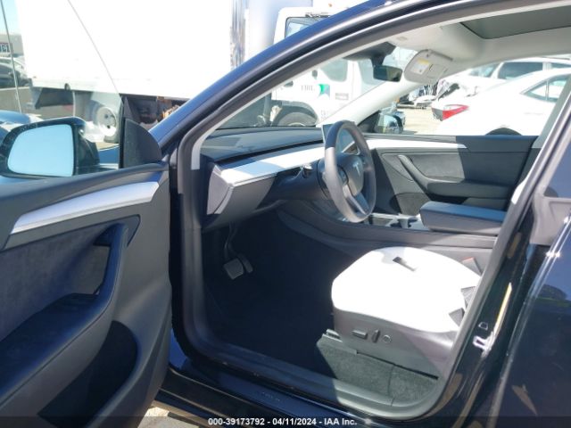 Photo 4 VIN: 7SAYGDEE8PF622015 - TESLA MODEL Y 