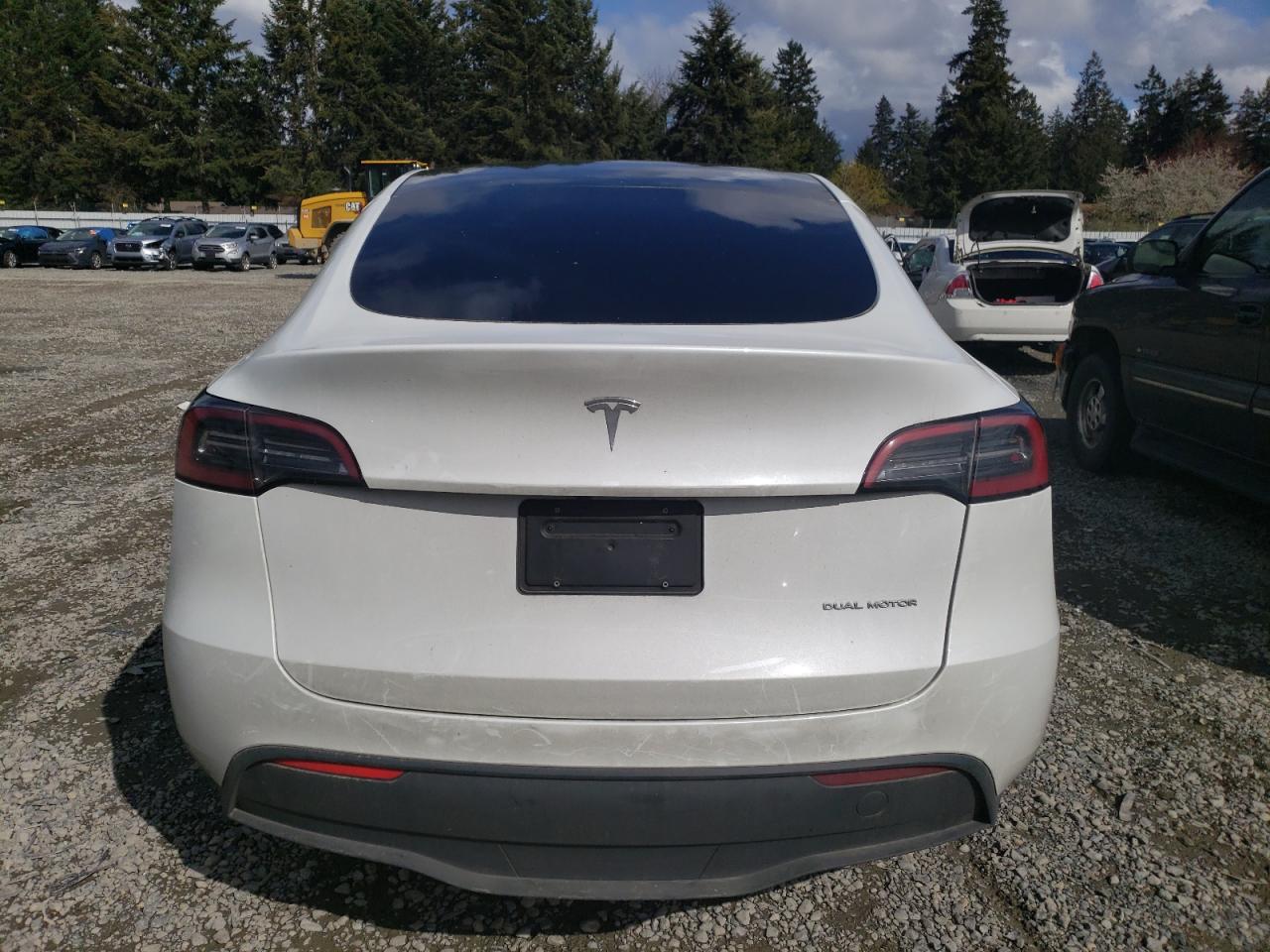 Photo 5 VIN: 7SAYGDEE8PF684935 - TESLA MODEL Y 