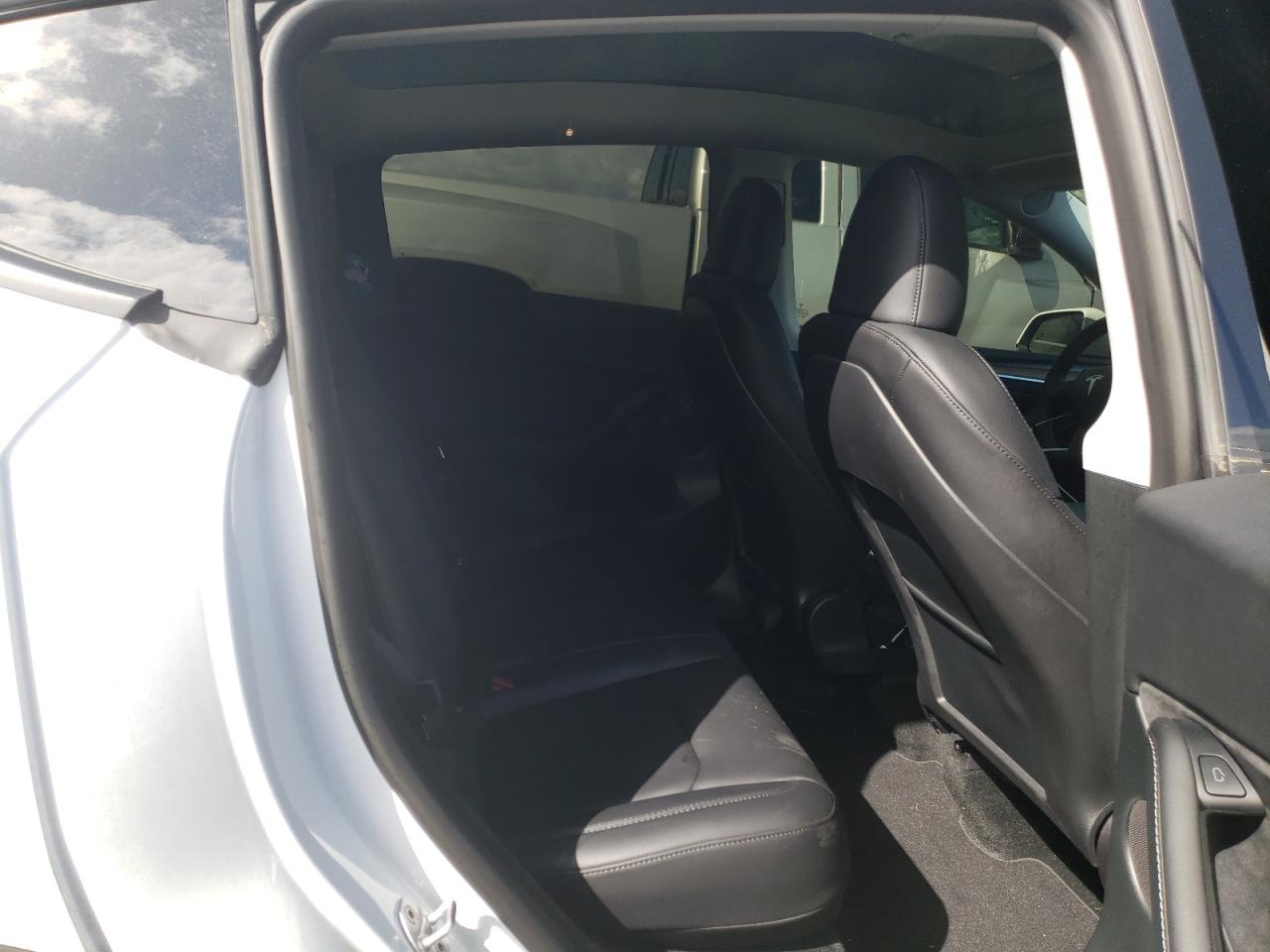 Photo 9 VIN: 7SAYGDEE8PF684935 - TESLA MODEL Y 