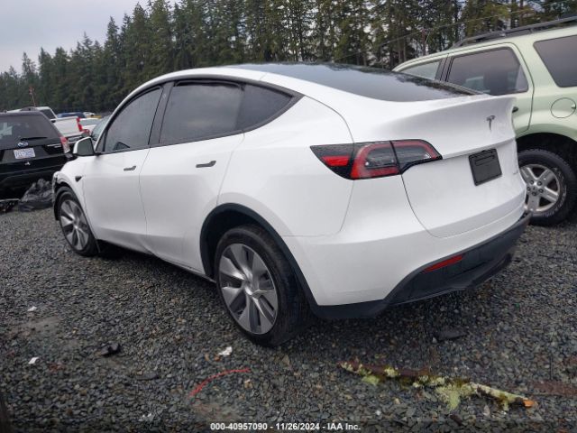 Photo 2 VIN: 7SAYGDEE8PF686040 - TESLA MODEL Y 