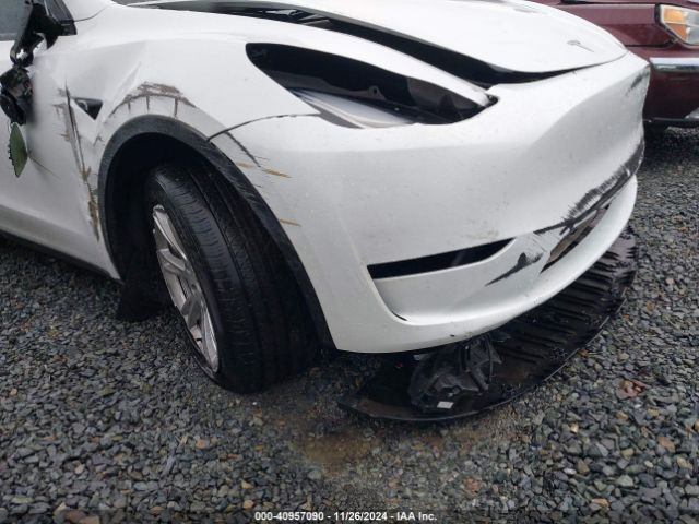 Photo 5 VIN: 7SAYGDEE8PF686040 - TESLA MODEL Y 