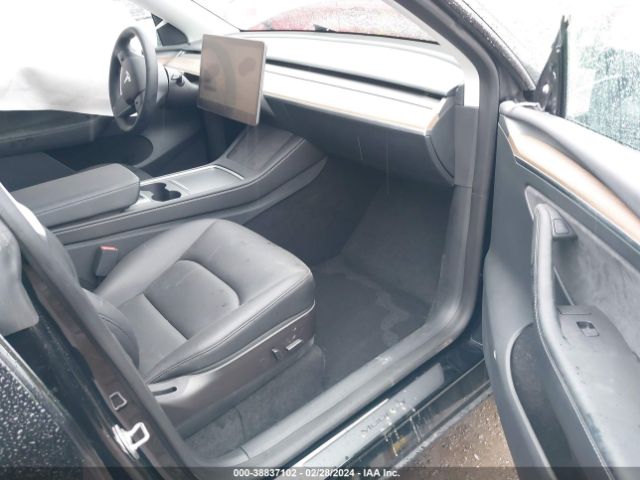 Photo 4 VIN: 7SAYGDEE8PF689052 - TESLA MODEL Y 