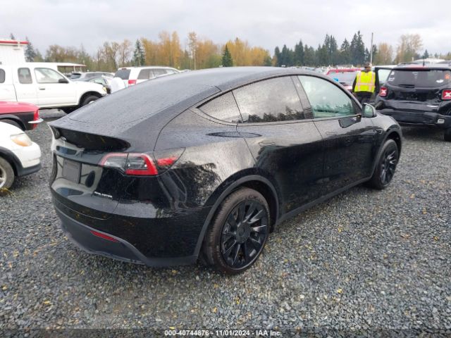 Photo 3 VIN: 7SAYGDEE8PF690380 - TESLA MODEL Y 