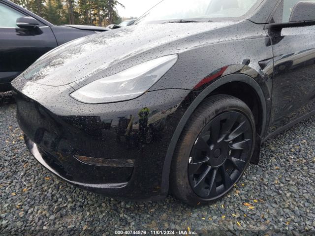 Photo 5 VIN: 7SAYGDEE8PF690380 - TESLA MODEL Y 