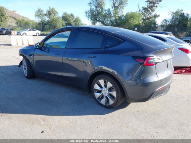 Photo 2 VIN: 7SAYGDEE8PF805365 - TESLA MODEL Y 