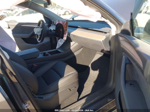 Photo 4 VIN: 7SAYGDEE8PF805365 - TESLA MODEL Y 