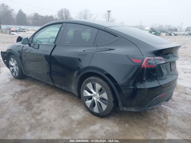 Photo 2 VIN: 7SAYGDEE8PF808444 - TESLA MODEL Y 