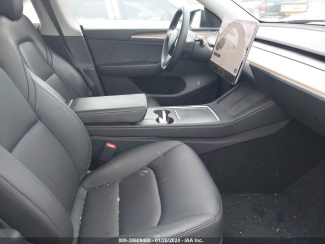 Photo 4 VIN: 7SAYGDEE8PF808444 - TESLA MODEL Y 