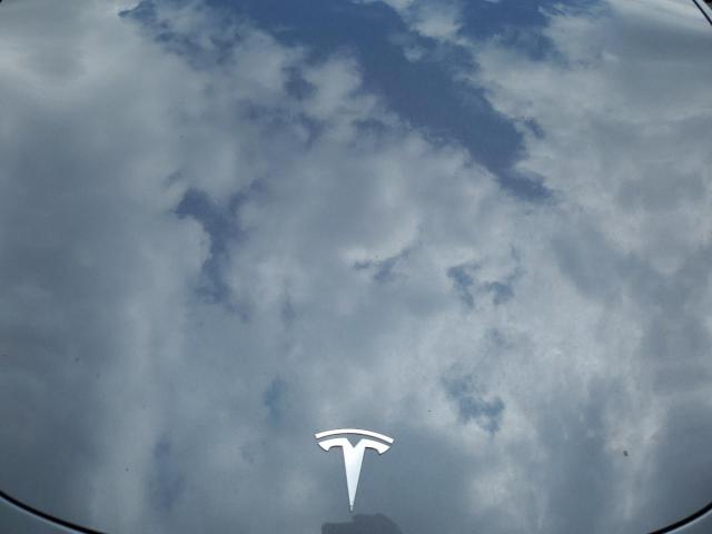 Photo 11 VIN: 7SAYGDEE8PF875383 - TESLA MODEL Y 