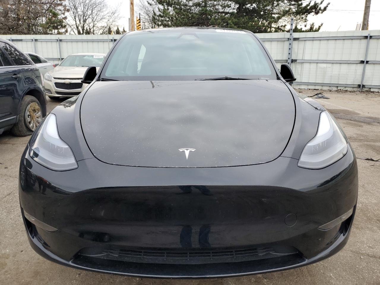 Photo 4 VIN: 7SAYGDEE8PF875674 - TESLA MODEL Y 