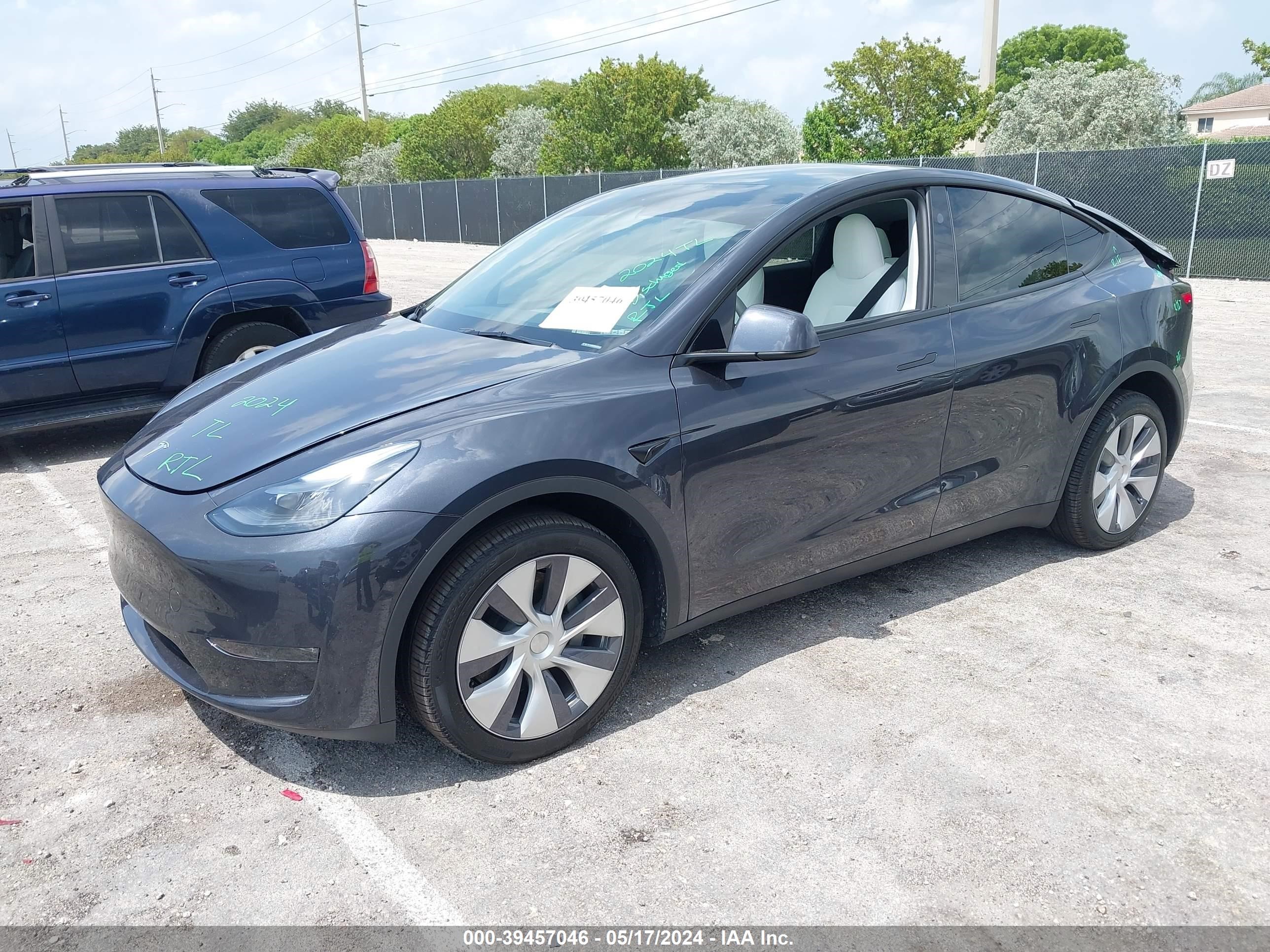 Photo 1 VIN: 7SAYGDEE8RA247548 - TESLA MODEL Y 