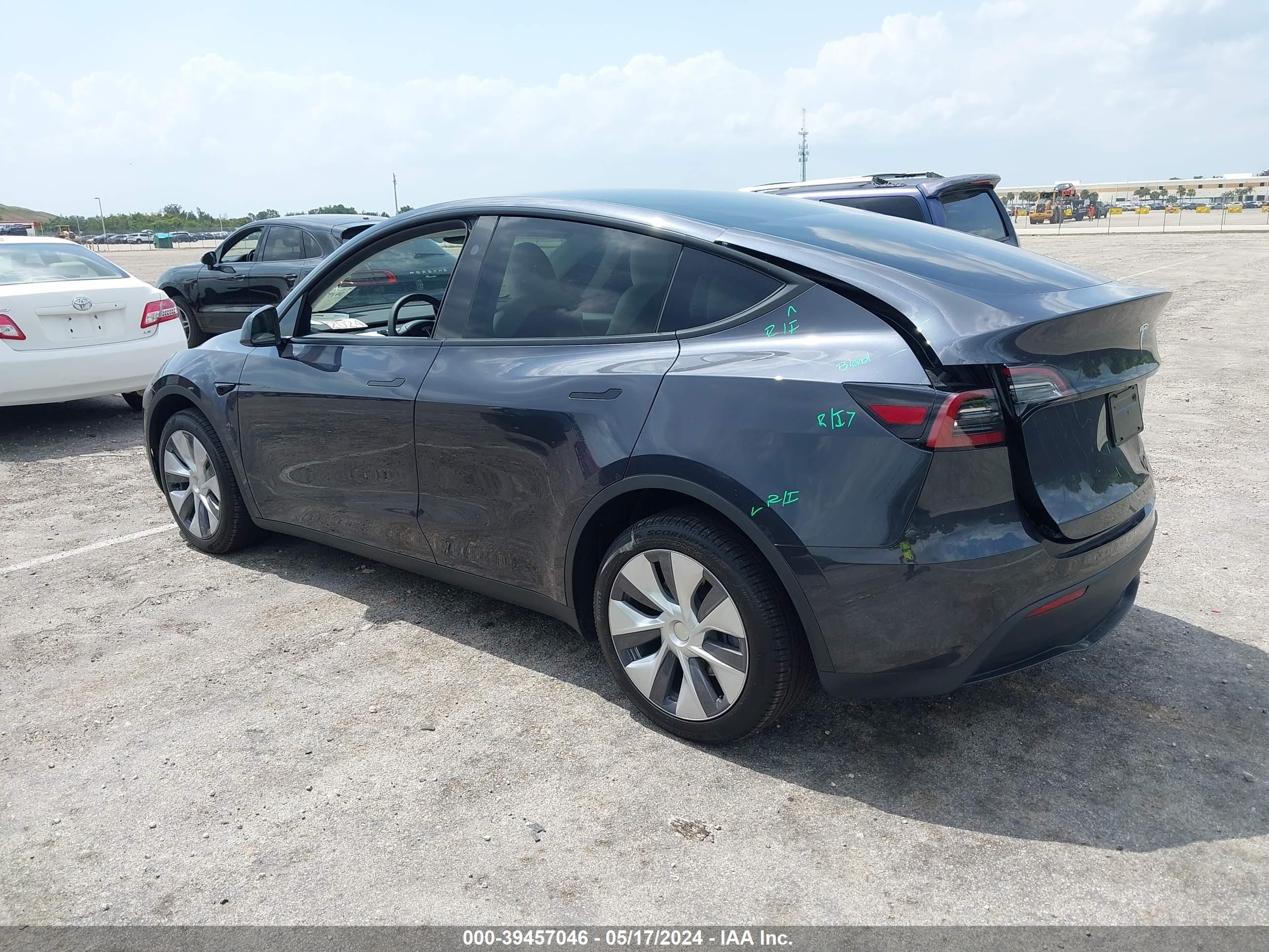 Photo 2 VIN: 7SAYGDEE8RA247548 - TESLA MODEL Y 