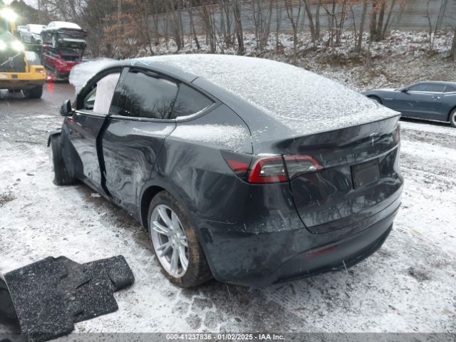 Photo 2 VIN: 7SAYGDEE8RF084001 - TESLA MODEL Y 