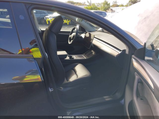 Photo 4 VIN: 7SAYGDEE8RF084239 - TESLA MODEL Y 