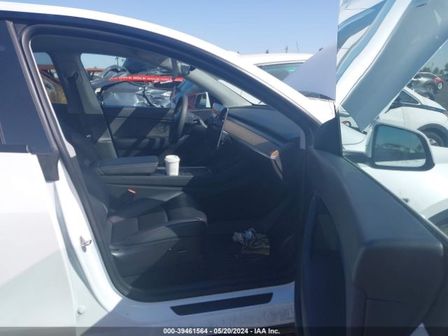 Photo 4 VIN: 7SAYGDEE9NF385869 - TESLA MODEL Y 