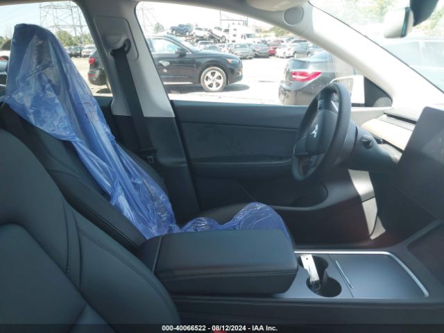 Photo 4 VIN: 7SAYGDEE9NF427408 - TESLA MODEL Y 