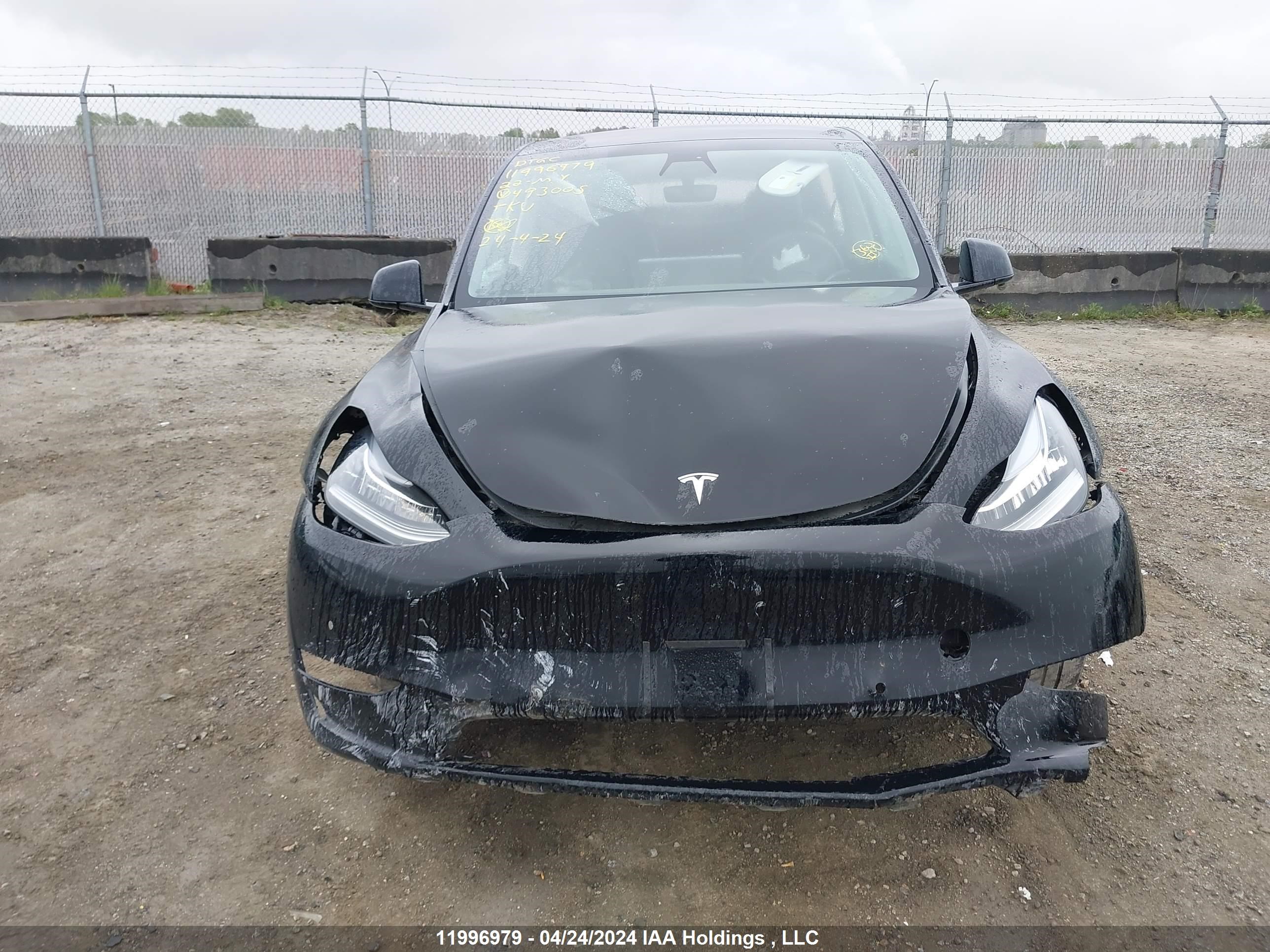 Photo 12 VIN: 7SAYGDEE9NF493005 - TESLA MODEL Y 