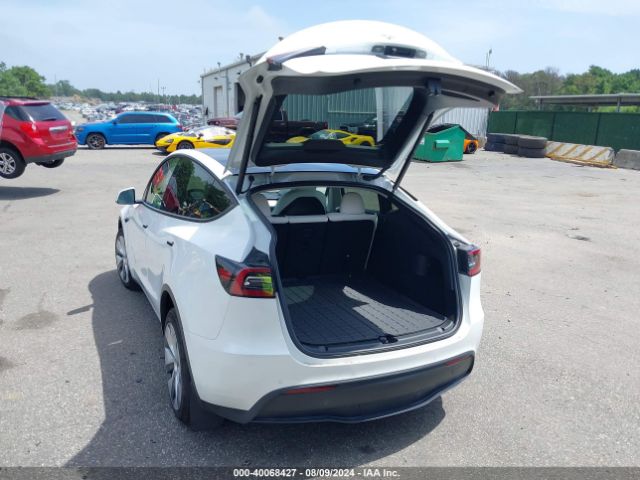 Photo 2 VIN: 7SAYGDEE9NF520378 - TESLA MODEL Y 