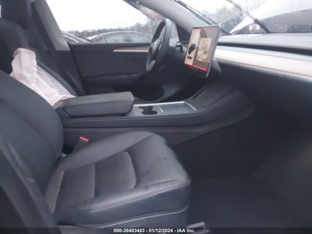 Photo 4 VIN: 7SAYGDEE9PA098757 - TESLA MODEL Y 