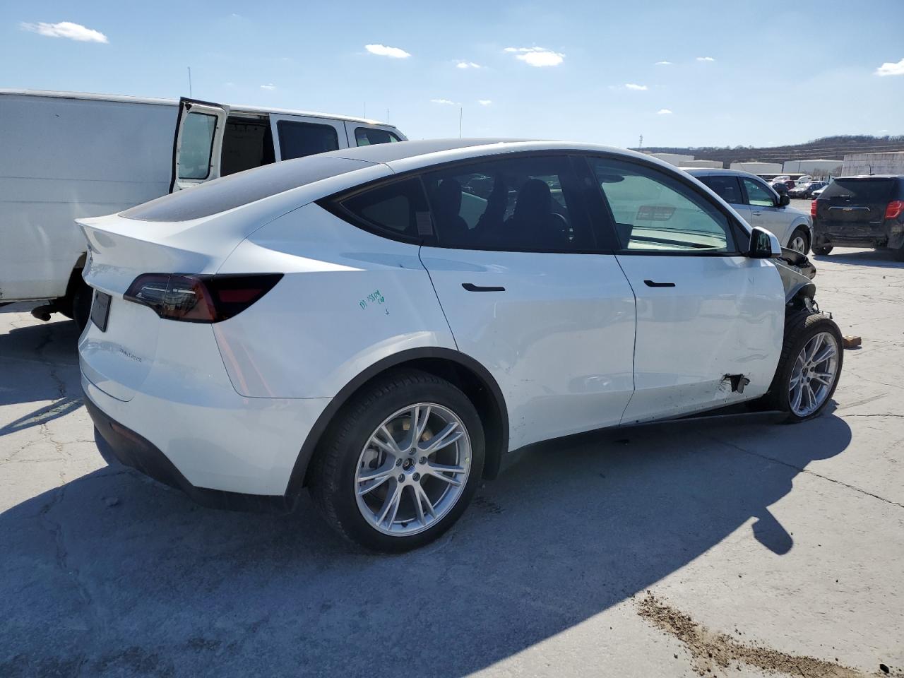 Photo 2 VIN: 7SAYGDEE9PA156026 - TESLA MODEL Y 