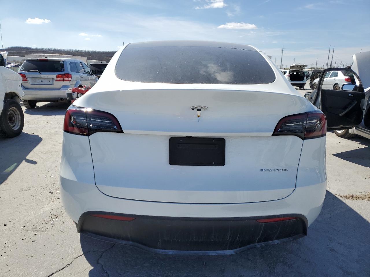 Photo 5 VIN: 7SAYGDEE9PA156026 - TESLA MODEL Y 