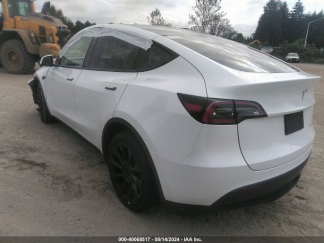 Photo 2 VIN: 7SAYGDEE9PF627465 - TESLA MODEL Y 