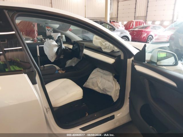 Photo 4 VIN: 7SAYGDEE9PF627465 - TESLA MODEL Y 