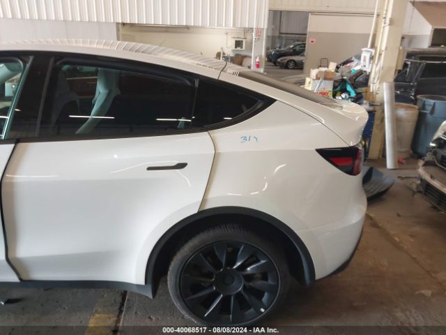 Photo 5 VIN: 7SAYGDEE9PF627465 - TESLA MODEL Y 