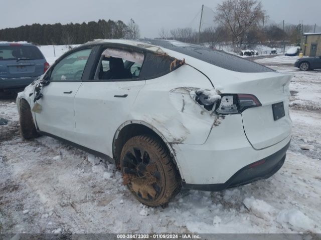 Photo 2 VIN: 7SAYGDEE9PF675922 - TESLA MODEL Y 