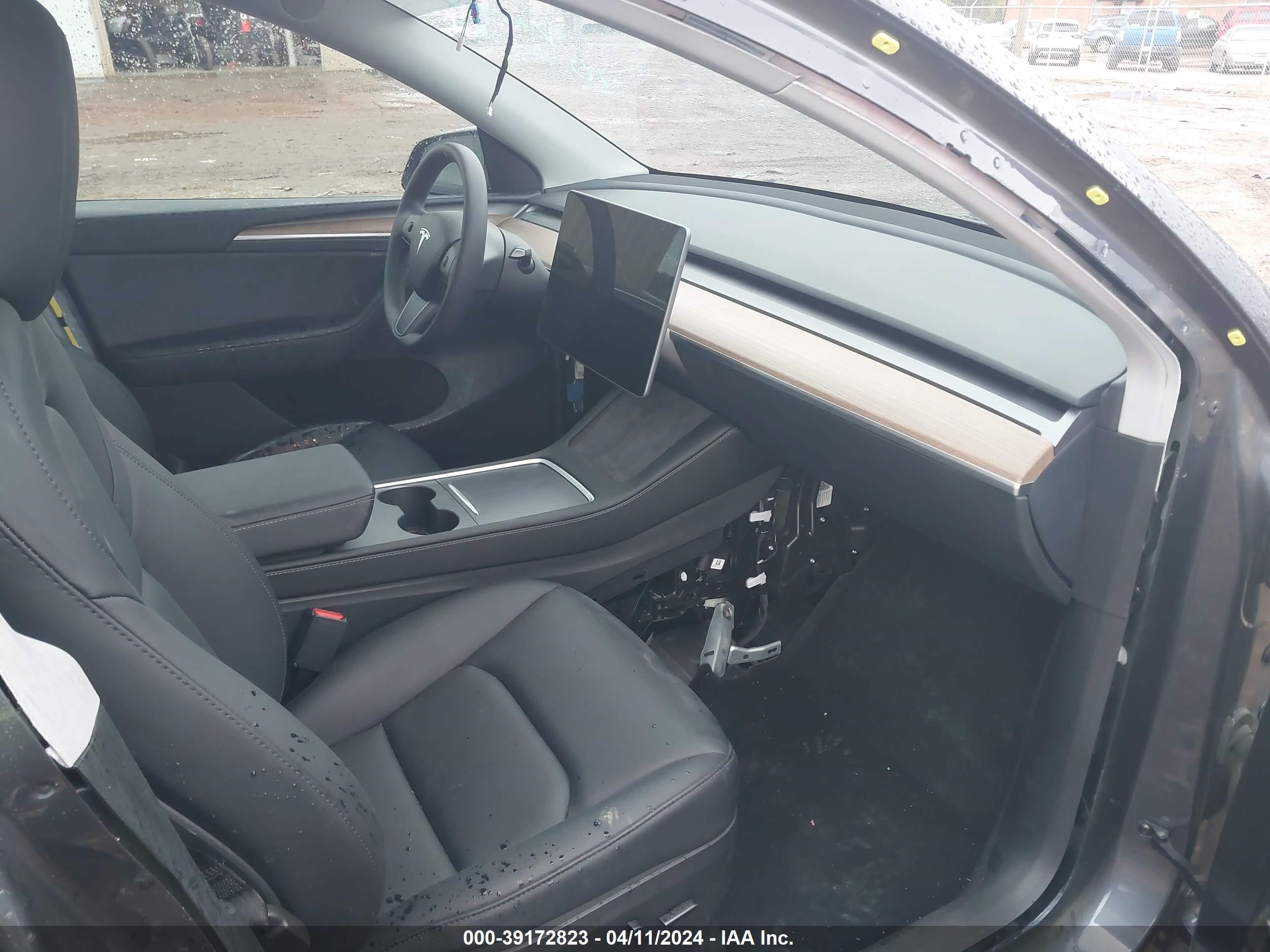 Photo 4 VIN: 7SAYGDEE9PF759528 - TESLA MODEL Y 