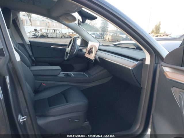 Photo 4 VIN: 7SAYGDEE9PF858527 - TESLA MODEL Y 