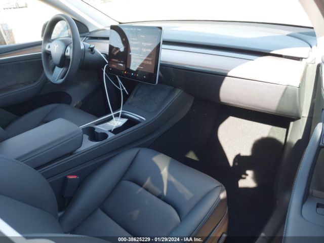 Photo 4 VIN: 7SAYGDEE9PF925112 - TESLA MODEL Y 