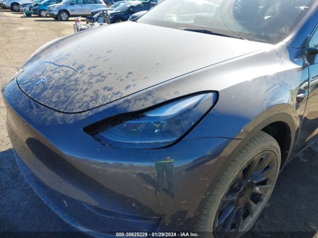 Photo 5 VIN: 7SAYGDEE9PF925112 - TESLA MODEL Y 