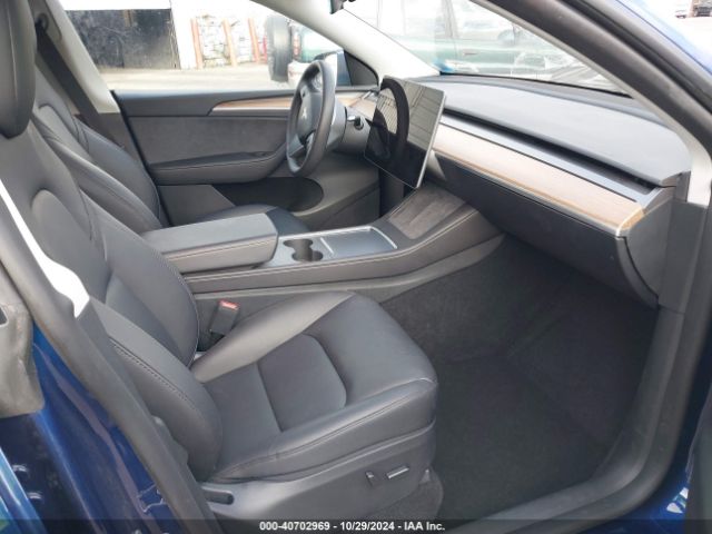 Photo 4 VIN: 7SAYGDEE9RF035101 - TESLA MODEL Y 