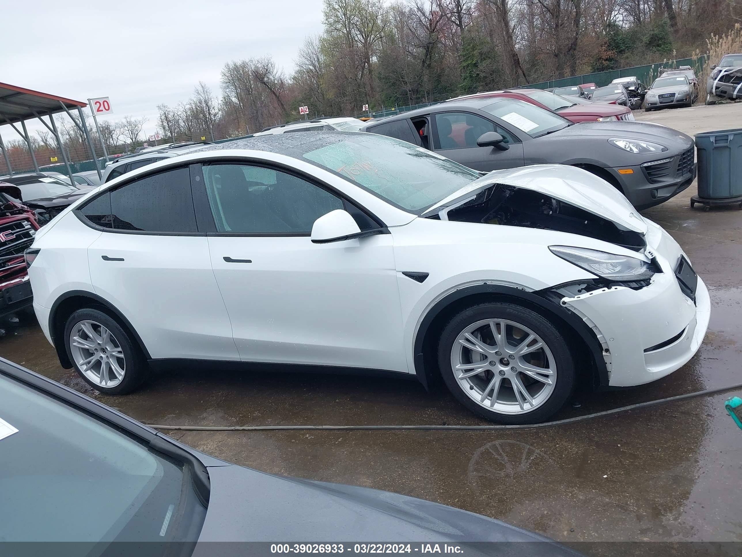 Photo 13 VIN: 7SAYGDEEXNF321288 - TESLA MODEL Y 