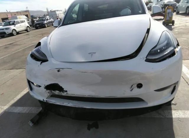 Photo 5 VIN: 7SAYGDEEXNF330539 - TESLA MODEL Y 