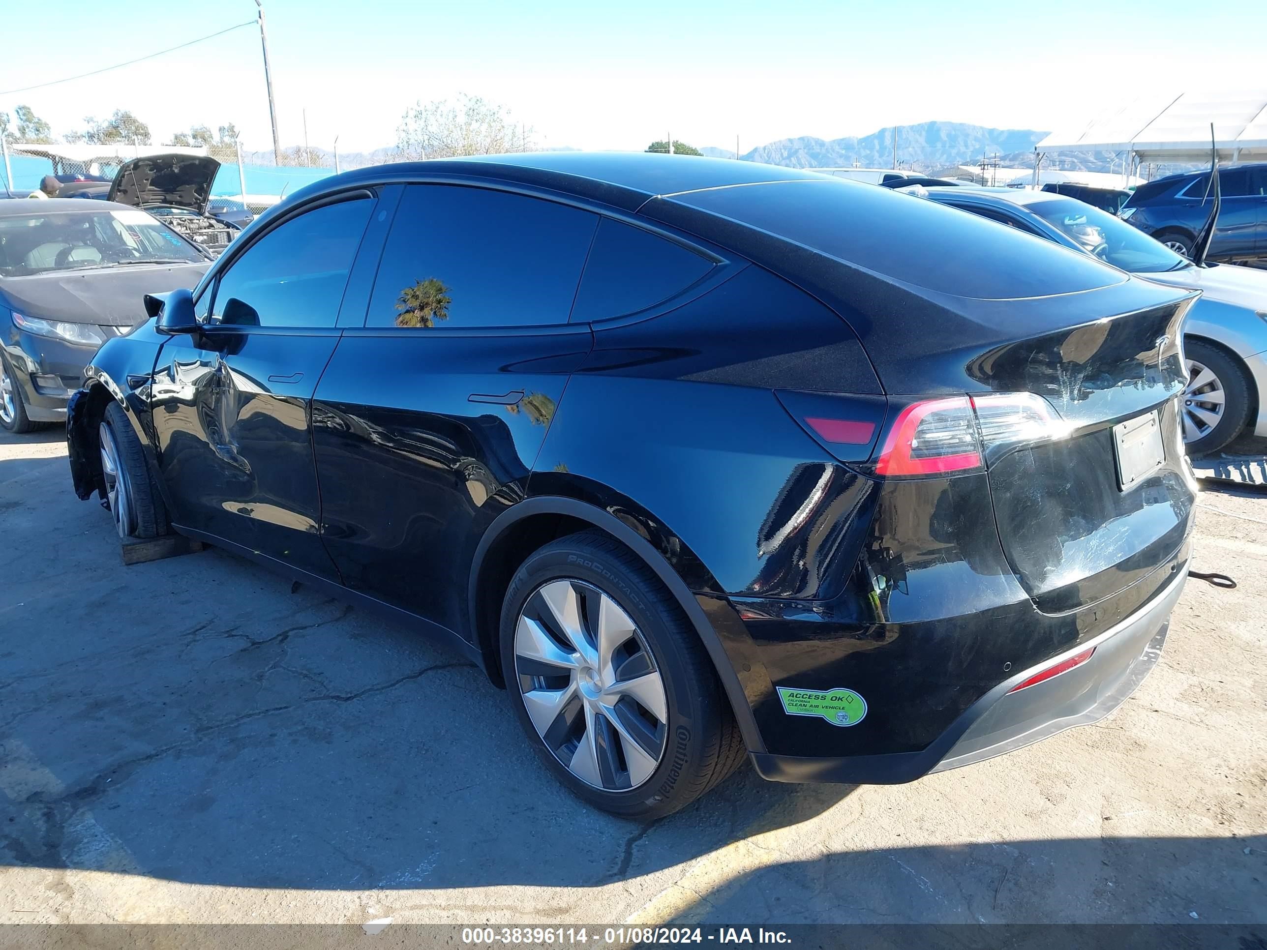 Photo 2 VIN: 7SAYGDEEXNF351357 - TESLA MODEL Y 