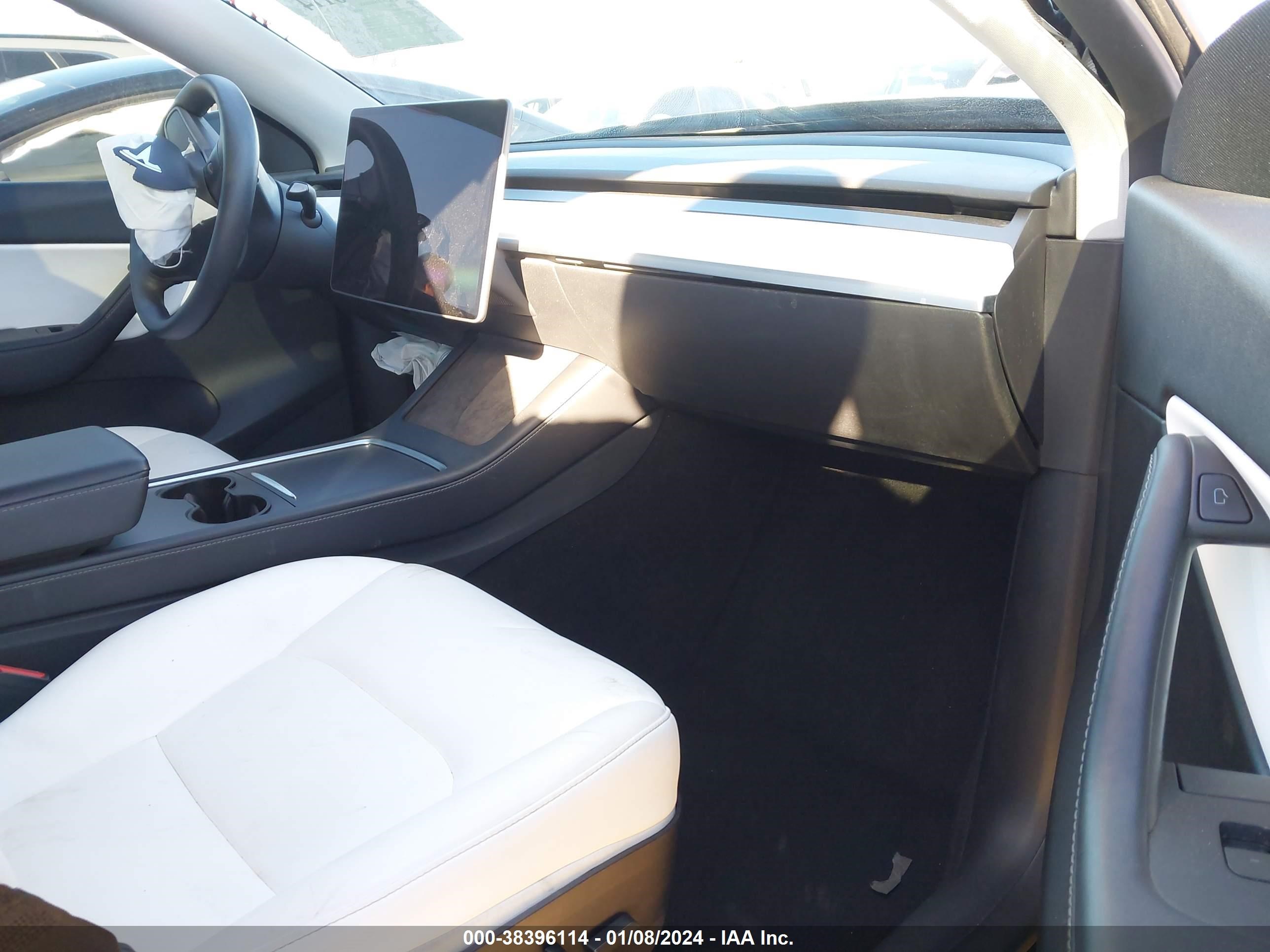 Photo 4 VIN: 7SAYGDEEXNF351357 - TESLA MODEL Y 