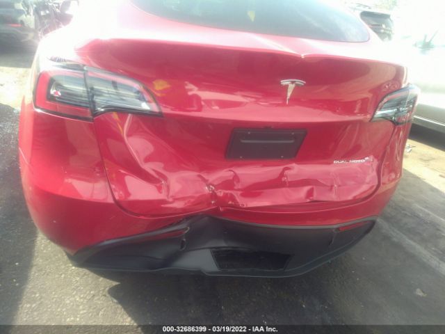 Photo 5 VIN: 7SAYGDEEXNF369213 - TESLA MODEL Y 