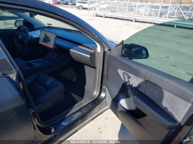 Photo 4 VIN: 7SAYGDEEXNF424856 - TESLA MODEL Y 