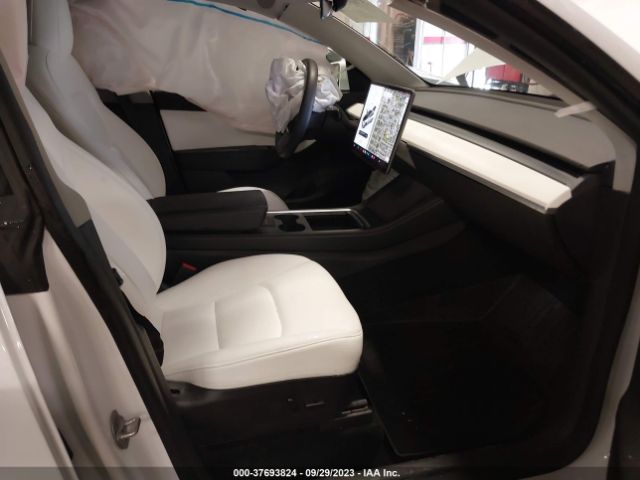 Photo 4 VIN: 7SAYGDEEXNF425781 - TESLA MODEL Y 