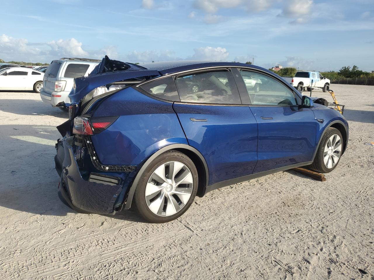 Photo 2 VIN: 7SAYGDEEXNF449420 - TESLA MODEL Y 