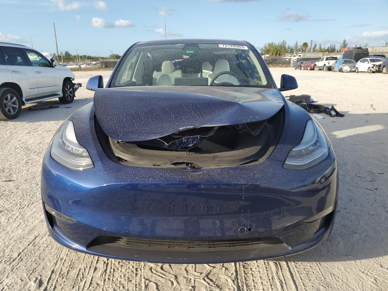 Photo 4 VIN: 7SAYGDEEXNF449420 - TESLA MODEL Y 