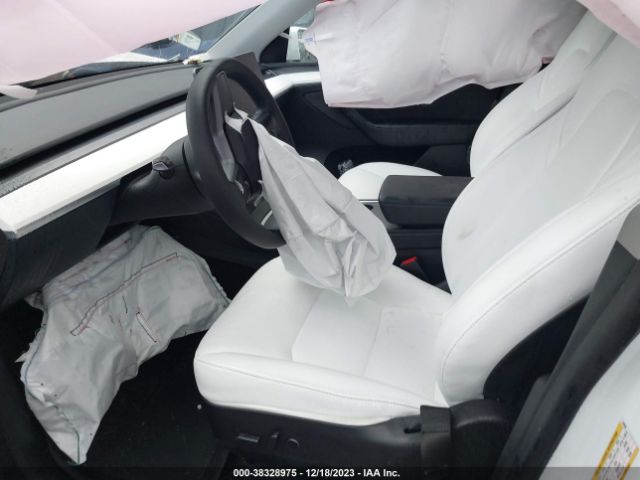 Photo 4 VIN: 7SAYGDEEXNF538260 - TESLA MODEL Y 