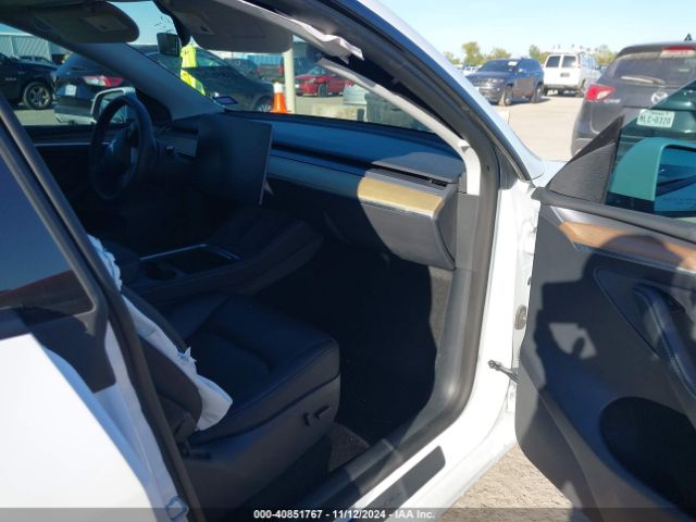 Photo 4 VIN: 7SAYGDEEXPA036686 - TESLA MODEL Y 